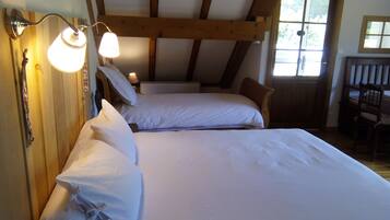 4 bedrooms, iron/ironing board, travel cot, free WiFi