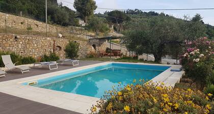App. in Villa with large private garden and parking, shared pool