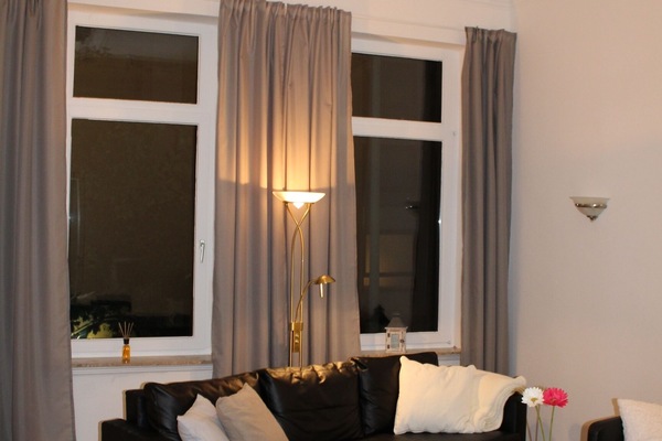 Wohnzimmer mit prächtiger Stuckdecke