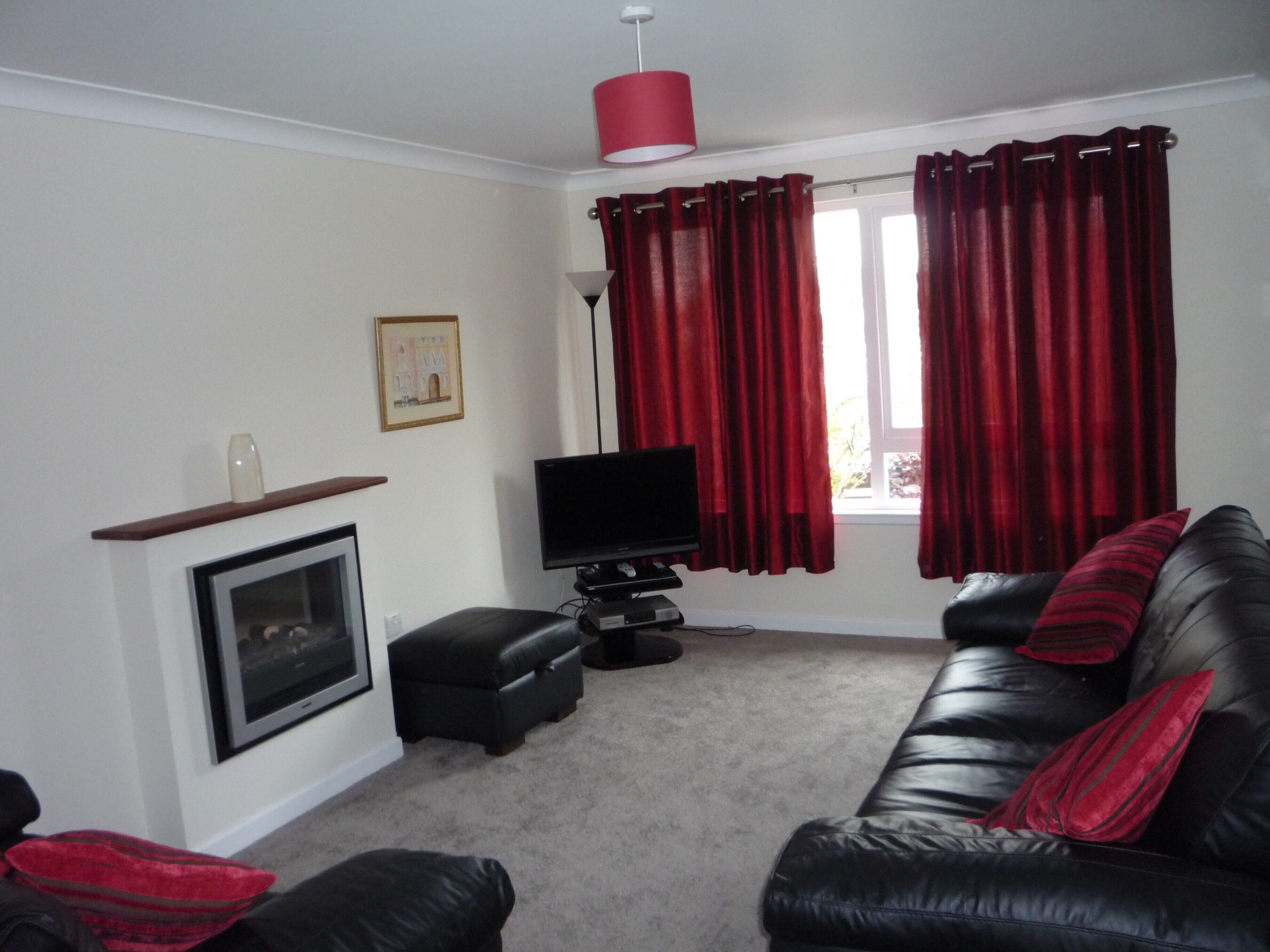 Well appointed detached bungalow with enclosed rear garden