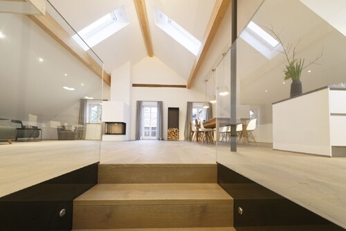 NUEVO ***** ático en una casa histórica completamente renovada -centro-