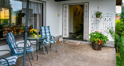 Alleinstellungsmerkmal! Vier Sterne-umzäunter Garten-Haustier erlaubt-Garage