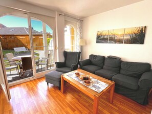 TV, DVD player, stereo - Comfortable 100 sqm apartment for up to 6 people (Graal-Müritz)