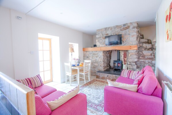 Smart TV, fireplace, DVD player