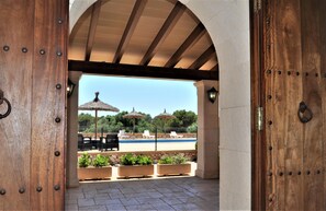 Terrace/patio - CAS BORRASSOS- Finca with private pool 10 minutes from Palma BBQ Sat TV.and wifi - Free Wifi (Algaida)