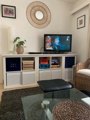 Smart TV, DVD player, ping pong, books