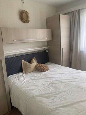 2 bedrooms, desk, iron/ironing board, travel cot