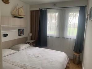 2 bedrooms, desk, iron/ironing board, travel cot
