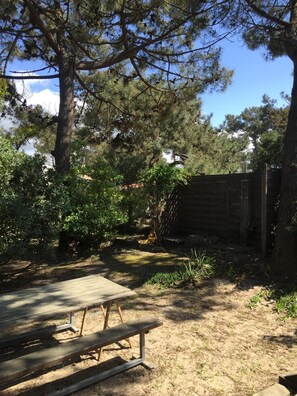 Outdoor dining - Architect beach house (Vendays-Montalivet)