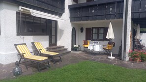 Outdoor dining - Free: phone into german telephone network and internet-surfing with notebook (Grainau)