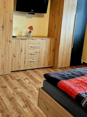 4 Schlafzimmer, Bügeleisen/Bügelbrett, Reisekinderbett, kostenloses WLAN