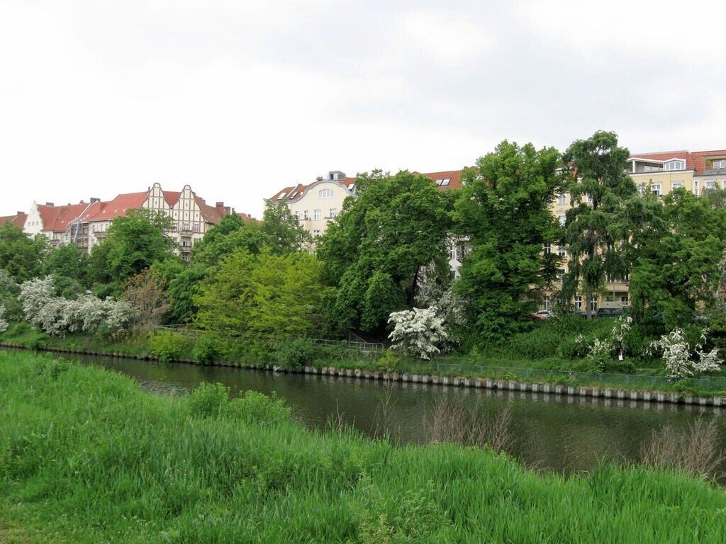 quiet and bright apartment in Berlin-Spandau shipping canal
