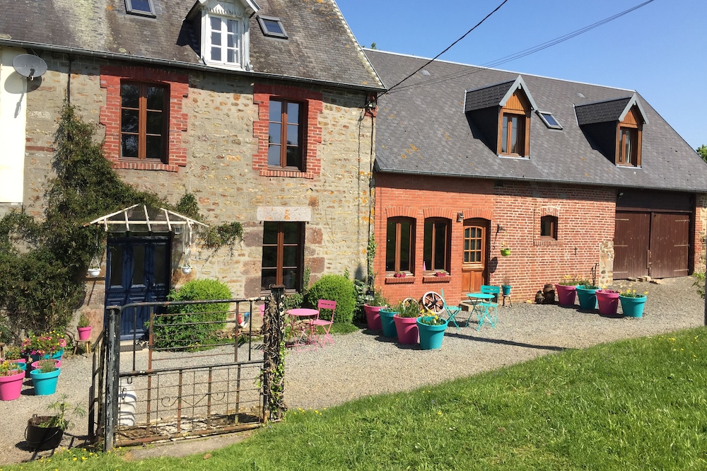 Victoria Gite centrally located in Normandy near Mont St Michel & D Day beaches