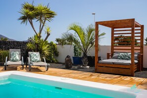 Een verwarmd zwembad