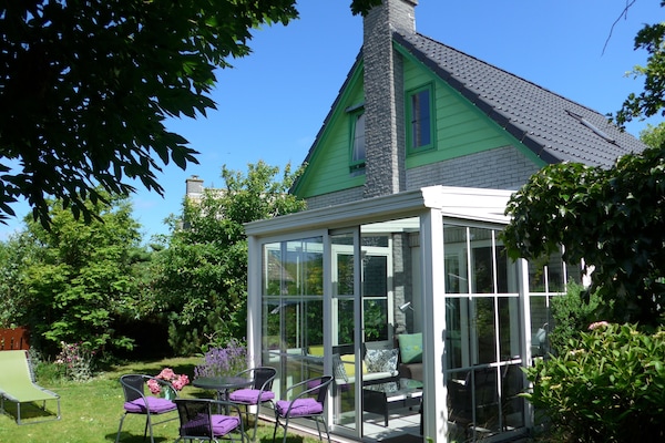 Gartenseite mit Wintergarten