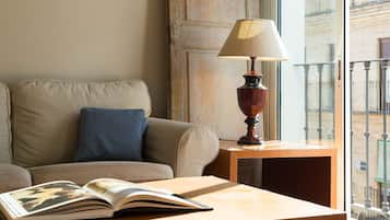 Una televisión, libros