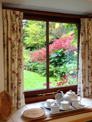 Interior - Charming former coach house in an idyllic woodland garden, 300m from St Kew Inn. (Wadebridge)