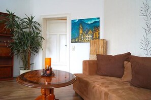 Smart TV, books, stereo