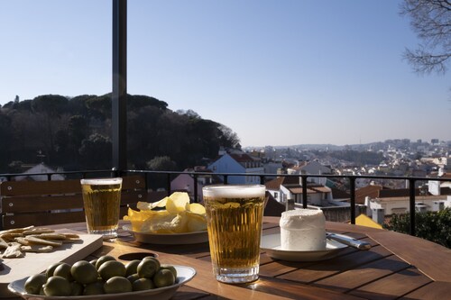 Apartment with a panoramic view of the old town, river and castle