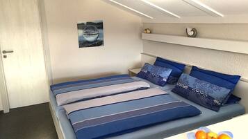 Free WiFi, bed sheets