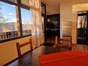 Dining - Vacation apartment for up to 4-6 people - Berg-Bungalows Leinleitertal (Heiligenstadt i.OFr.)