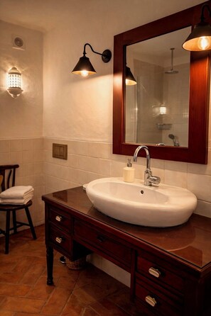 Dusche, Haartrockner, Handtücher