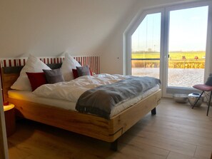 3 bedrooms, free WiFi, bed sheets - Pfahlhaus Perle am Yachthafen Carolinensiel Harlesiel ❤️, Living on the water (Harlesiel / Carolinensiel)