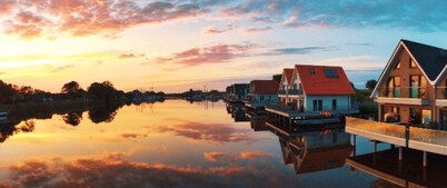 Pfahlhaus Perle am Yachthafen Carolinensiel Harlesiel ❤️, Living on the water