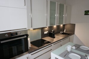 Kühlschrank, Ofen, Herdplatte, Geschirrspüler