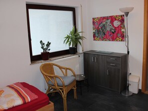 2 bedrooms, in-room safe, WiFi, bed sheets