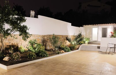 Villa with pool and sea view, ideal for 3 generations / 2 families with friends