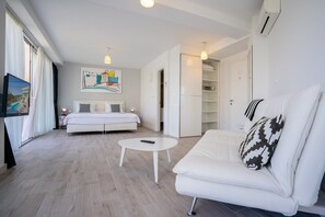 5 chambres, fer et planche à repasser, Wi-Fi, draps fournis