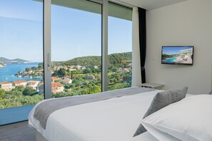 5 chambres, fer et planche à repasser, Wi-Fi, draps fournis