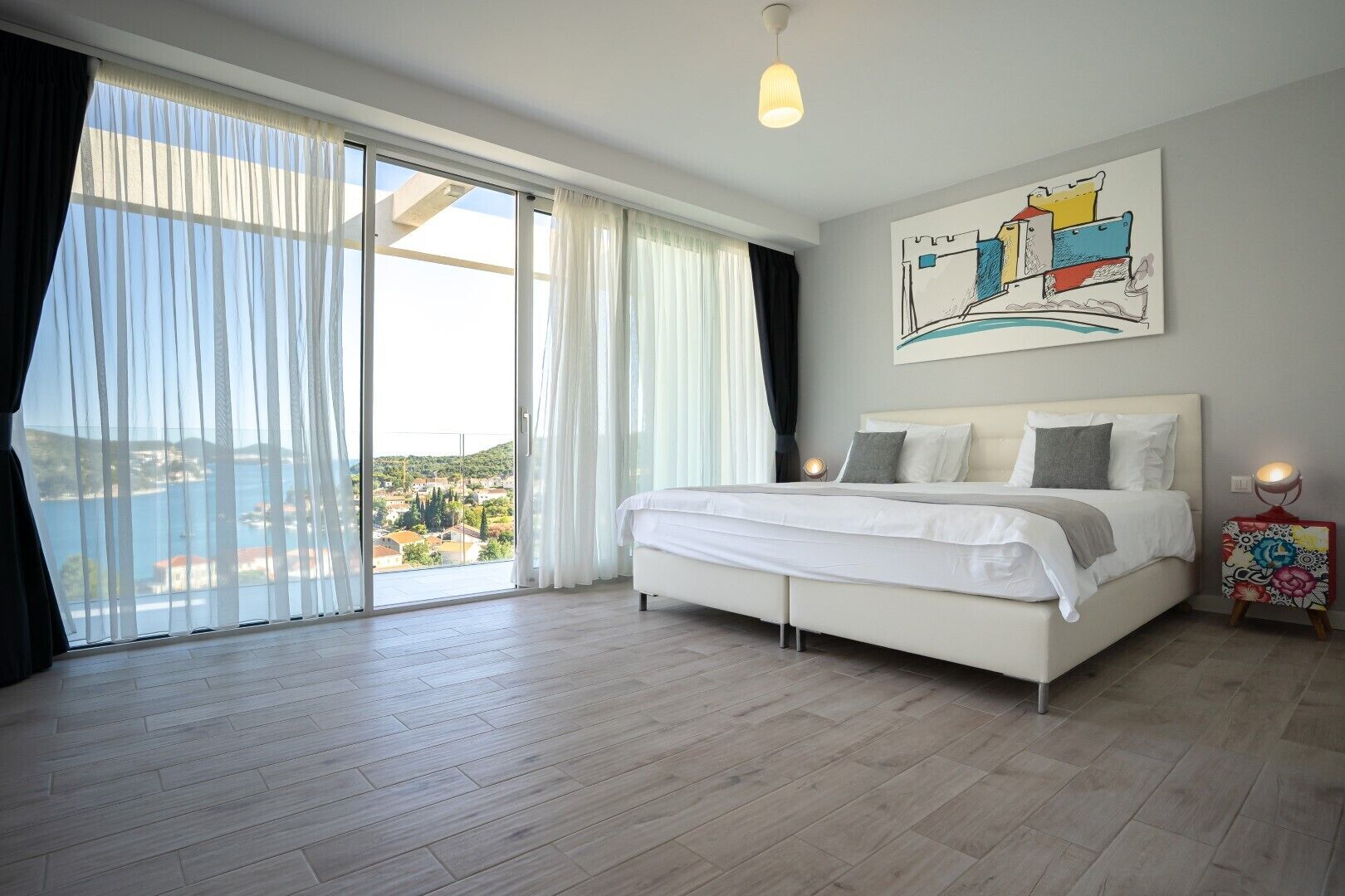 5 chambres, fer et planche à repasser, Wi-Fi, draps fournis