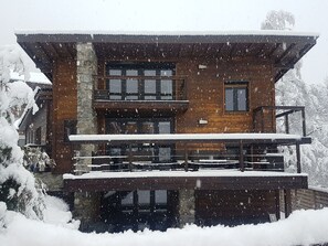 Exterior - Modern Centrally located chalet, wifi, hot-tub and log fire (Morzine)