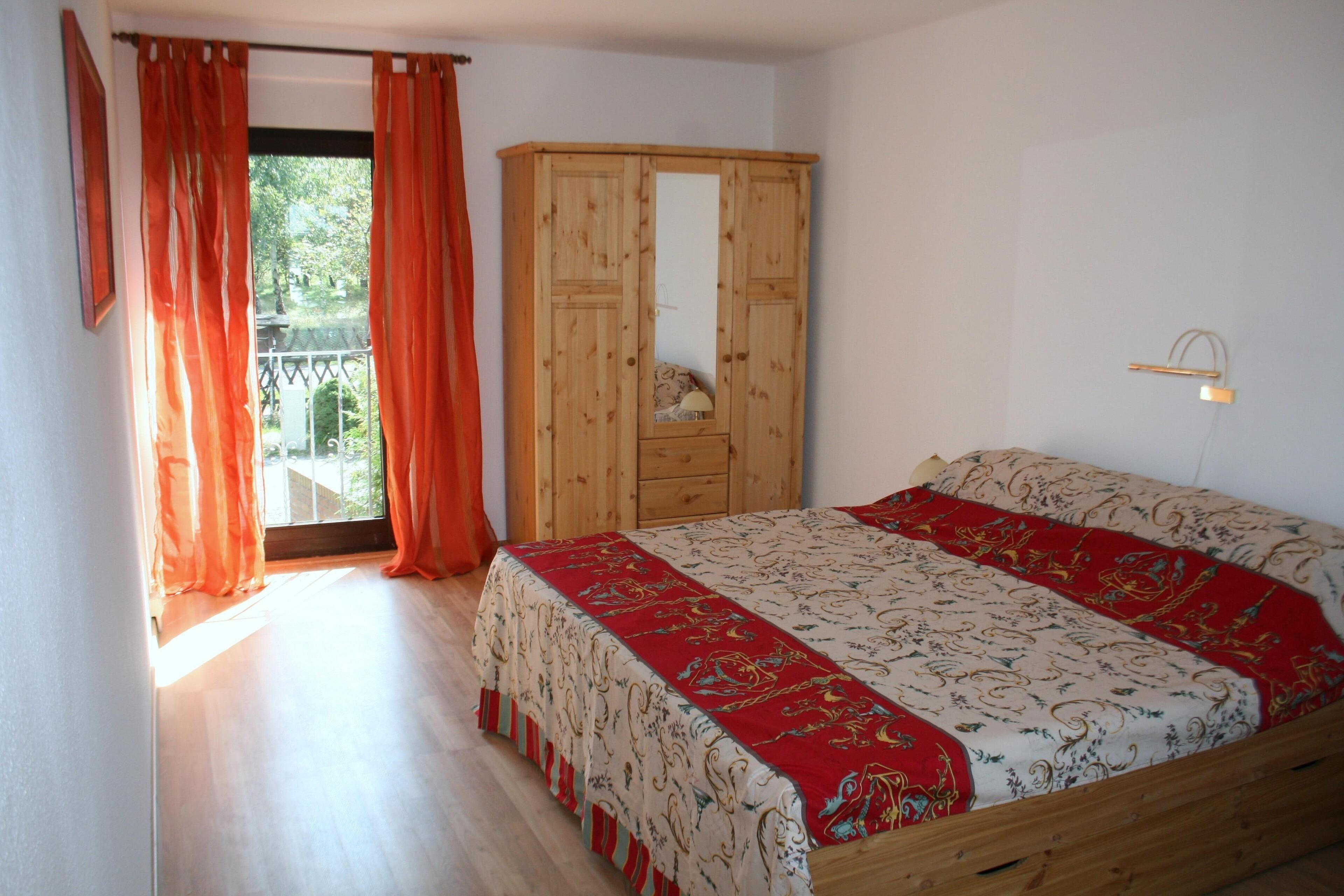 Lovely cottage in a wooded area with a large garden. Pets welcome.