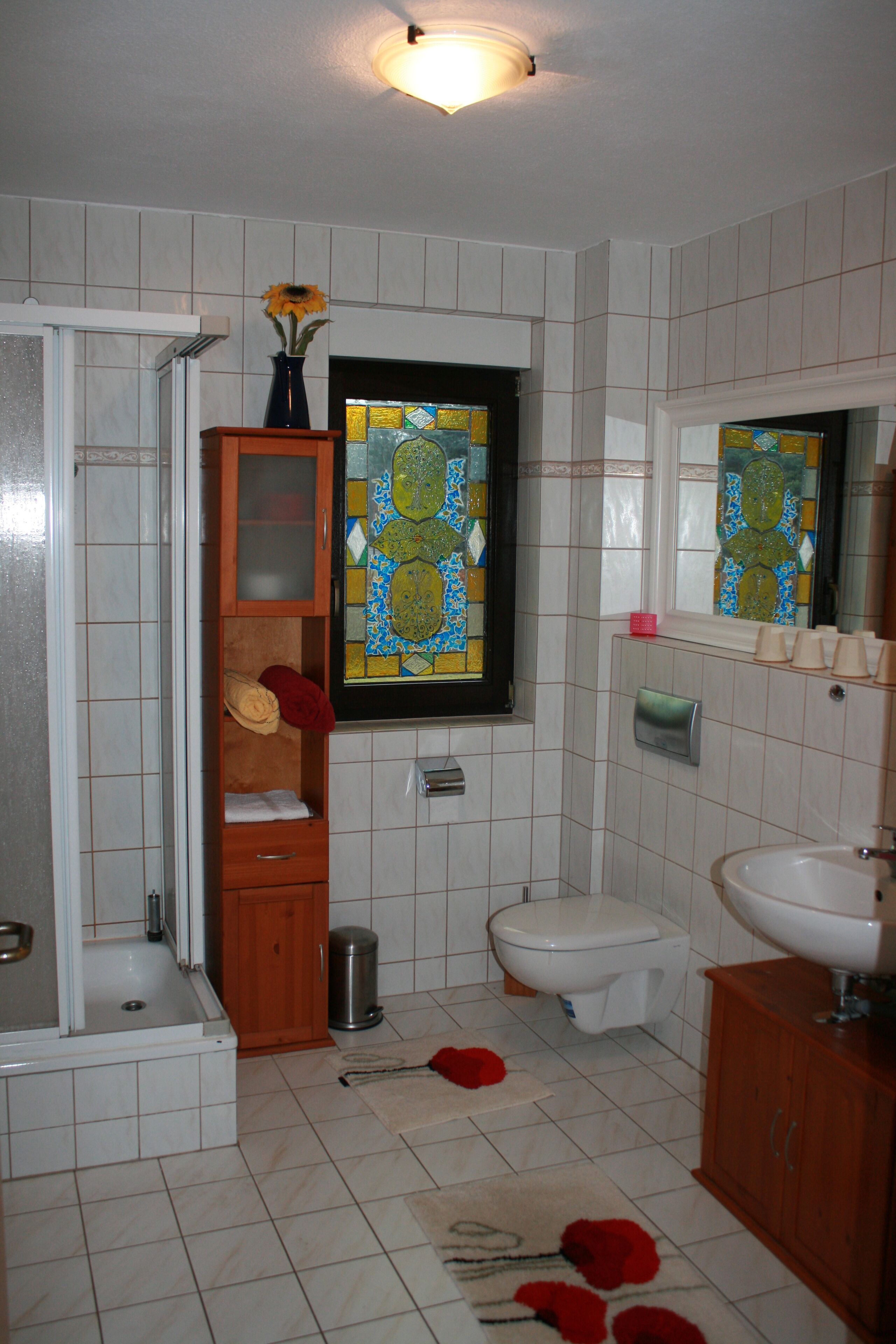 Lovely cottage in a wooded area with a large garden. Pets welcome.