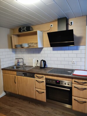 Fridge, microwave, oven, stovetop -  Maisonette in the Voreifel (53909) (Zülpich - Sinzenich)