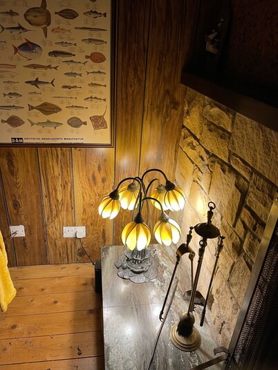 Spacious shore-side bungalow in an exclusive and historic location