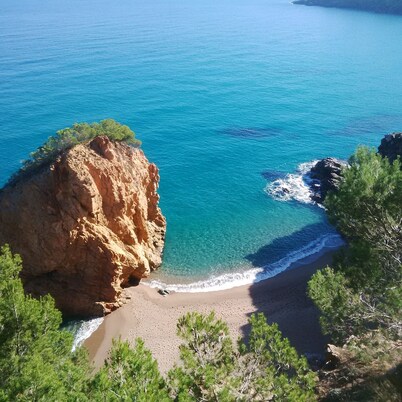 Modern cosy villa near beaches and village of Begur. Calm and green surrounding