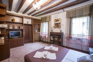 3 chambres, fer et planche à repasser, Wi-Fi, literie fournie