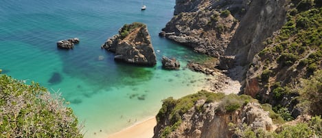 Plage à proximité, chaises longues