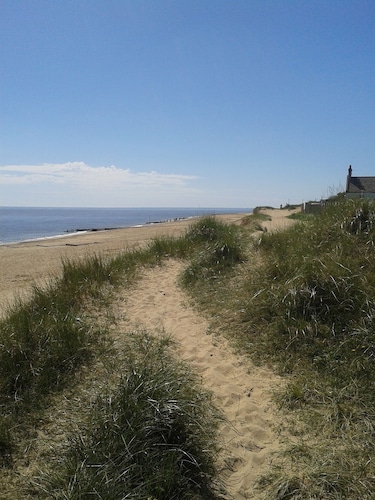 Dog Friendly, Cosy Fisherman's Cottage Within 150 Metres Of A Long Sandy Beach 