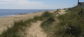 Dog Friendly, Cosy rorbu Innen 150 Metres Of A Long Sandy Beach 