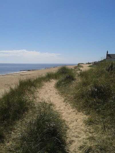 Dog Friendly, Cosy Fisherman's Cottage Within 150 Metres Of A Long Sandy Beach 