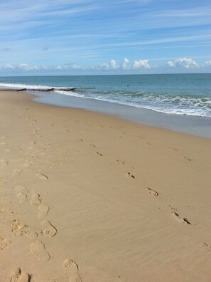 Beach nearby - Dog Friendly, Cosy Fisherman's Cottage Within 150 Metres Of A Long Sandy Beach  (Caister-on-Sea)