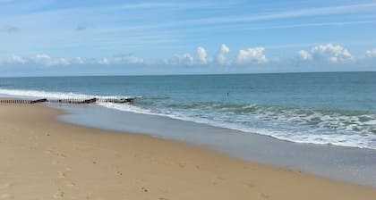 Dog Friendly, Cosy Fisherman's Cottage Within 150 Metres Of A Long Sandy Beach