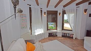 3 dormitorios, tabla de planchar con plancha, wifi gratis y ropa de cama