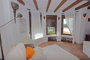 3 dormitorios, tabla de planchar con plancha, wifi gratis y ropa de cama