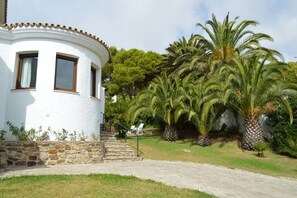 Exterior - Beautiful and cozy Villa with pool, ideal for a family. 6 Pax (Tarifa)